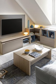 Ламинирана стена в хола