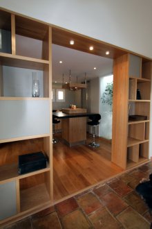 Стена в хола