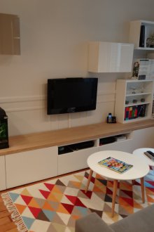 Стена в хол с ретро