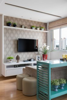 Тюркоазена конзолна маса в хола