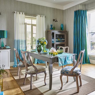 Дизайн на тюркоазена всекидневна в стил Прованс