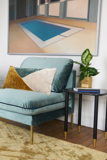 Дизайн на хол с ретро футуризъм в тюркоаз