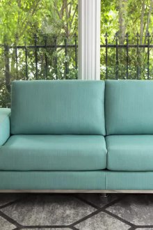 Тюркоазен диван в хола