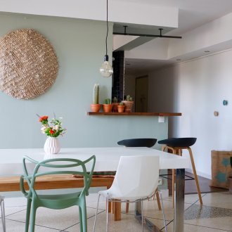 Лек тюркоазен дизайн на хол