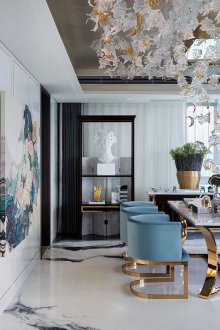 Тюркоазен дизайн на всекидневна със злато