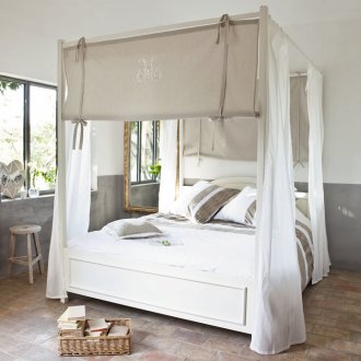 Kanopi di atas katil kelabu