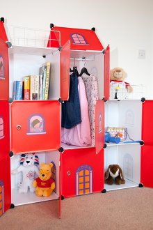 Съхранение на играчки в шкафчета