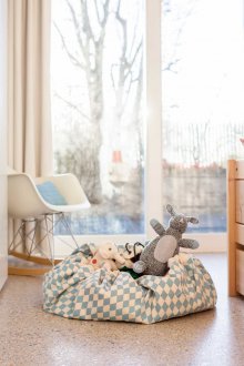 Съхранение на играчки в калъф с плат