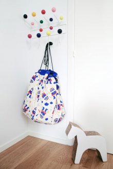 Съхранение на играчки на закачалка.