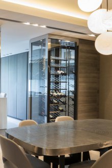 Преграда с бар между кухнята и хола