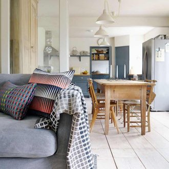 Преграда между кухнята и хола във френски стил