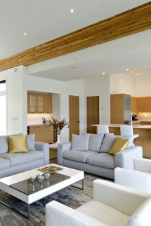 Преградата между кухнята и хола от GKL