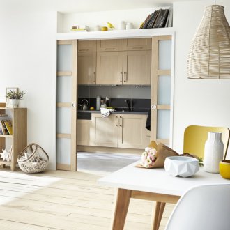 Преграда с врати за отделения между кухнята и хола