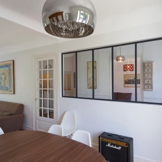 Преграда между кухнята и хола в апартамента