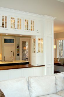 Преграда между кухнята и хола с ниша