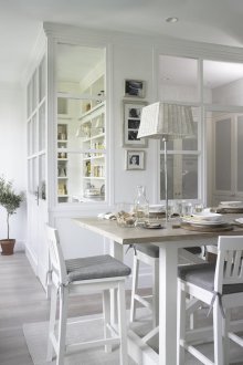 Преграда между кухнята и хола в стил Прованс