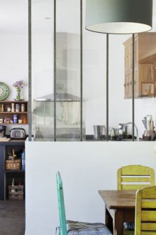 Преграда между кухнята и трапезарията