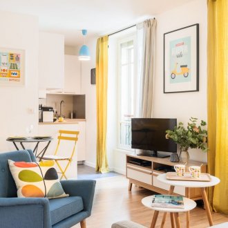 Преграда между кухнята и хола