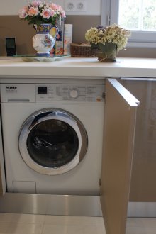 Пералня в кухнята в слушалките