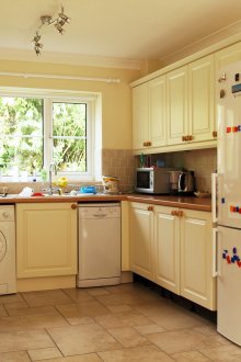 Пералня в кухнята с мебели