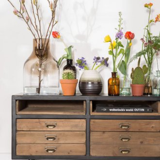 Холна част на хола в индустриален стил