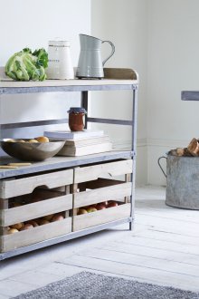 Стол в хола от стомана