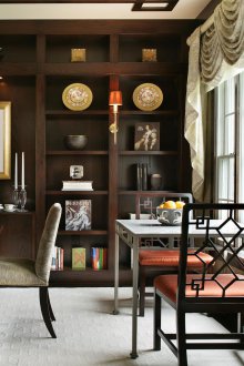 Рафтове с шкаф в хола