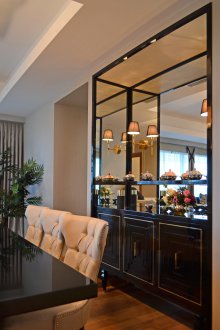 Гардероб в трапезарията на хола