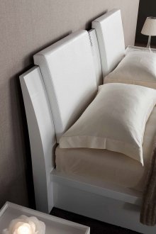 Headboards palsu yang selesa di kepala katil