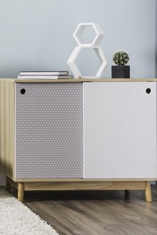 Гардероб в стая за рисуване с модел