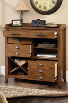 Гардероб в хола с чекмеджета