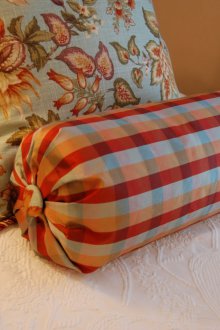 Възглавница с карирана ролка