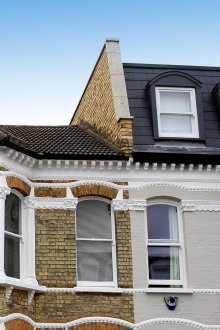 Покрив с таванско помещение и бордюр