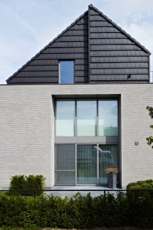 Покрив с таванско черно