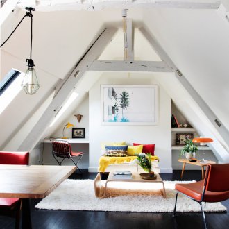 Интериор на покрива с таванско помещение