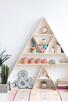 Дървени рафтове за хол