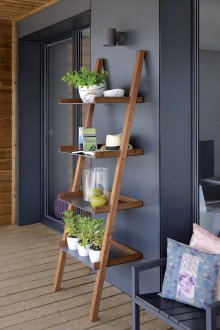 Стелаж от масивно дърво