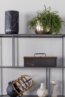 Минималистичен рафт за всекидневна