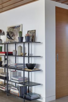 Поставка за багажник в хола