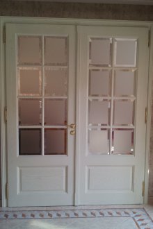 Класическа интериорна врата със стъкло