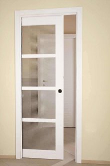 Купе на вътрешната врата със стъкло