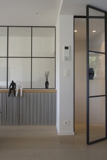 Вътрешна врата със стъкло таванско помещение