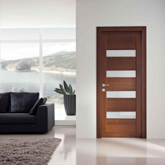 Вътрешна врата със фурнировано стъкло