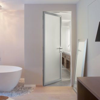 Вътрешна врата със стъкло в банята