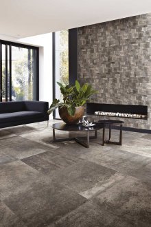 Камина тапицерия с декоративен камък