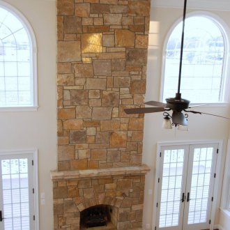 Декориране на печка за камина с декоративен камък