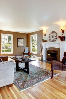 Комбинацията от кафяво в интериора на хола