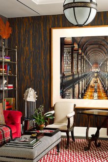 Комбинацията от кафяво във вътрешността на шкафа