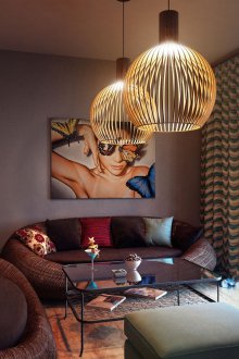 Комбинацията от кафяви мебели в интериора