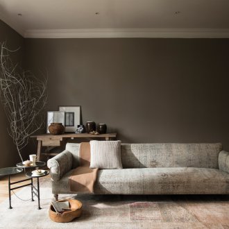 Кафяви стени в интериора